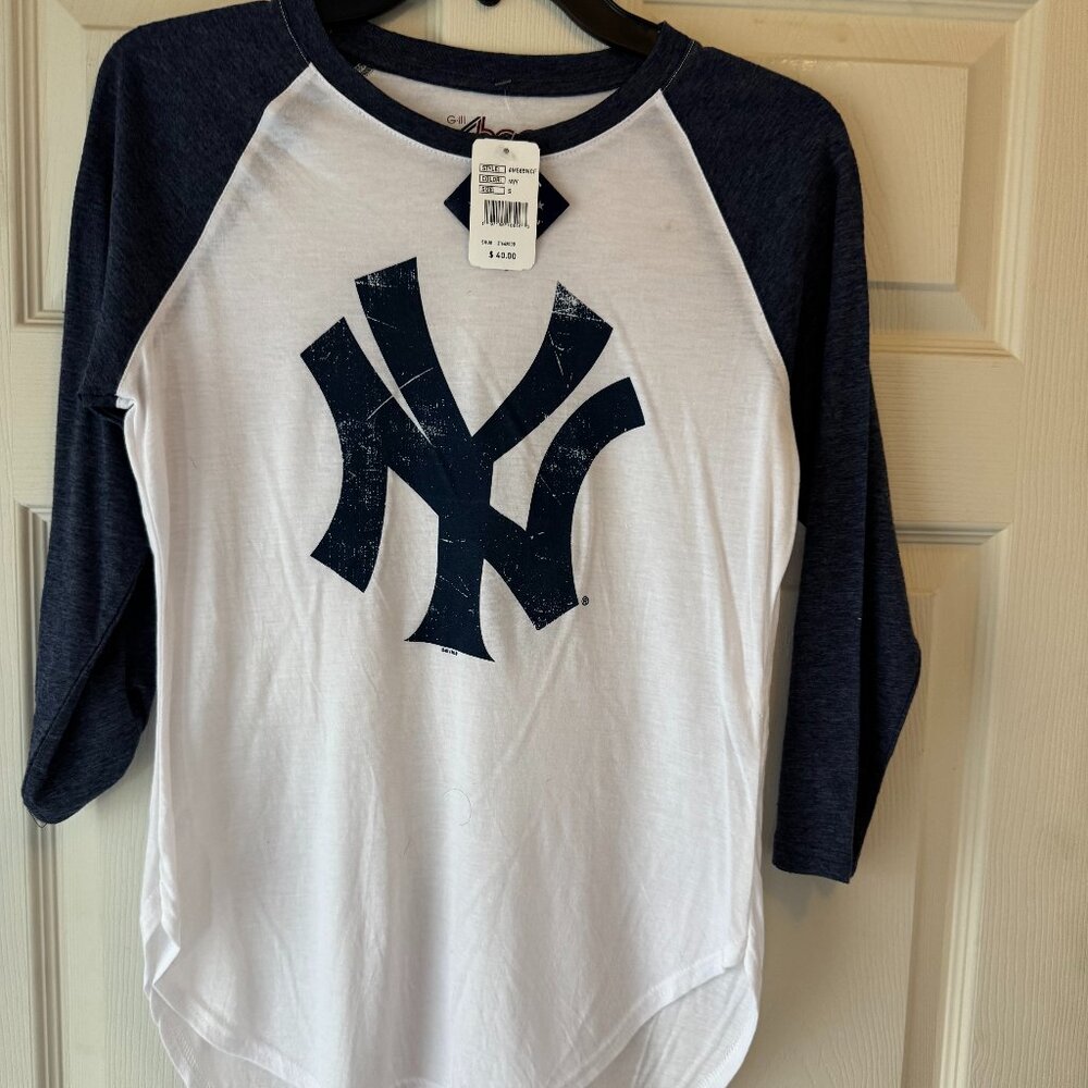 G-III 4Her by Carl Banks Women's New York Yankees Lead-Off Raglan 3/4-Sleeve NEW